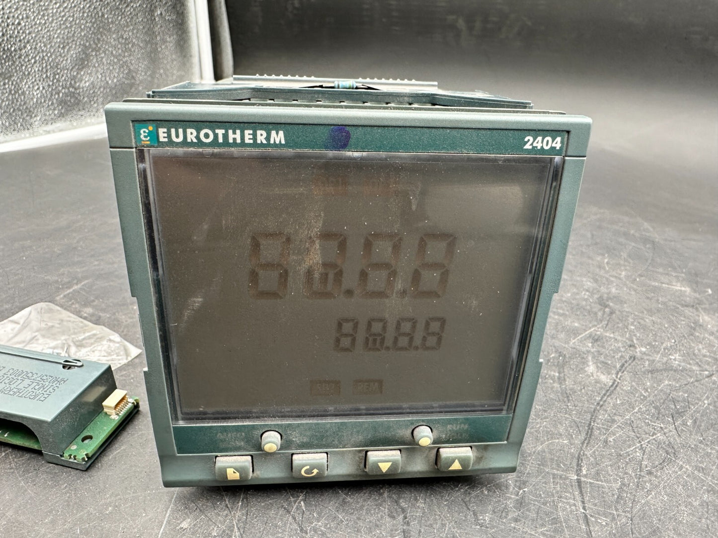 EUROTHERM 2404/CC/VH/HZ/XX/XX/ DL/XX/XX/XX / FRA/ + single logic o/p