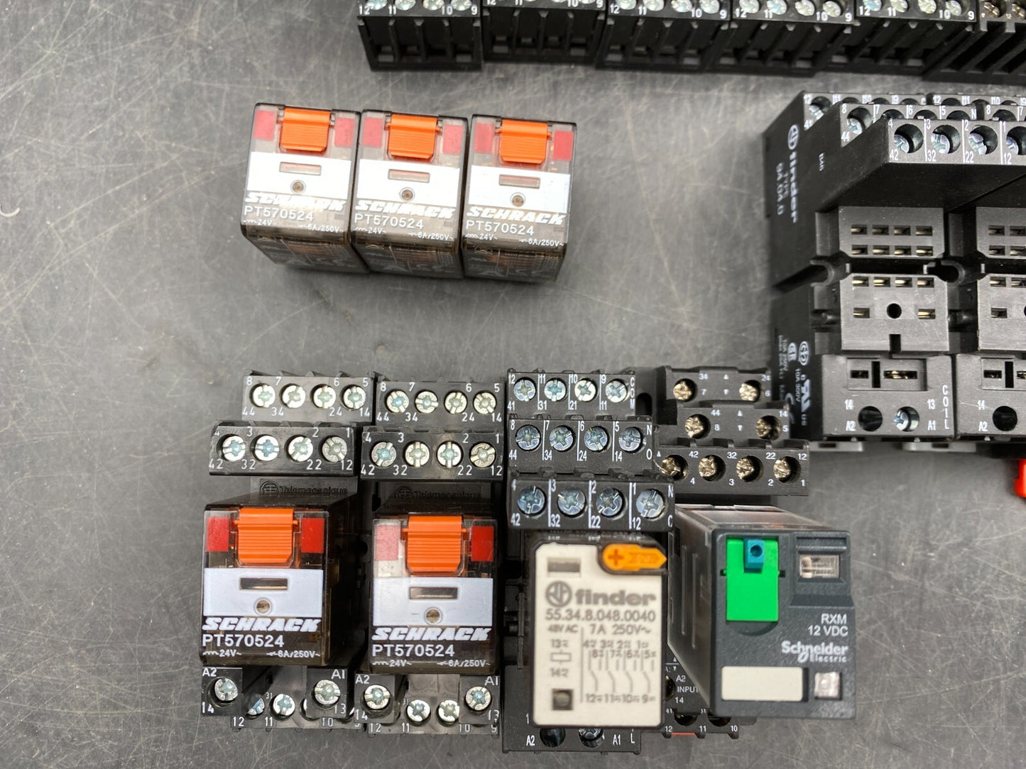 SET OF RELAY AND SOCKET RXM4AB2B7PVM PT570524 RXM4AB2B7 RXM4AB2JD RXM4AB2ED 27pc