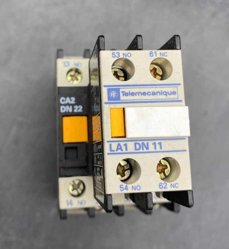 LOT DE TELEMECANIQUE 2 x CA2DN22 + 3 x CA2DN22 + LA1DN11 CONTACTEUR RELAIS