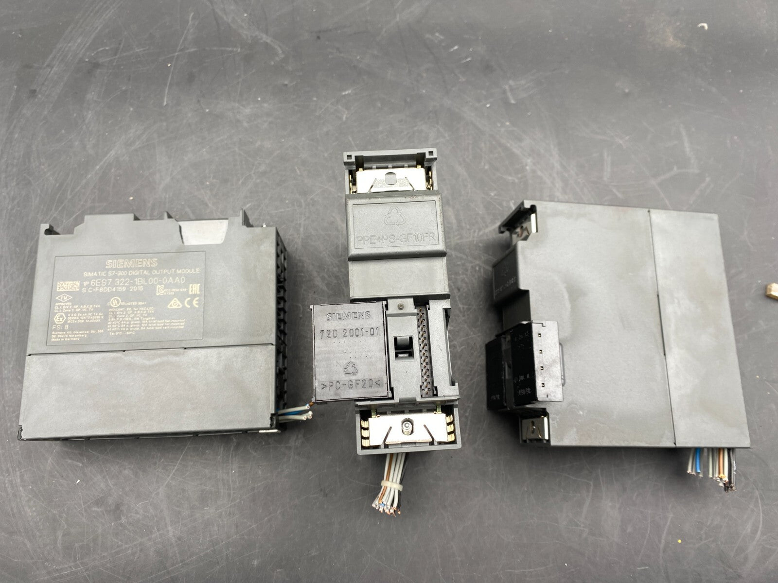 LOT OF 3 SIEMENS SIMATIC S7-300 DIGITAL OUTPUT MODULE 6ES7322-1BL00-0AA0