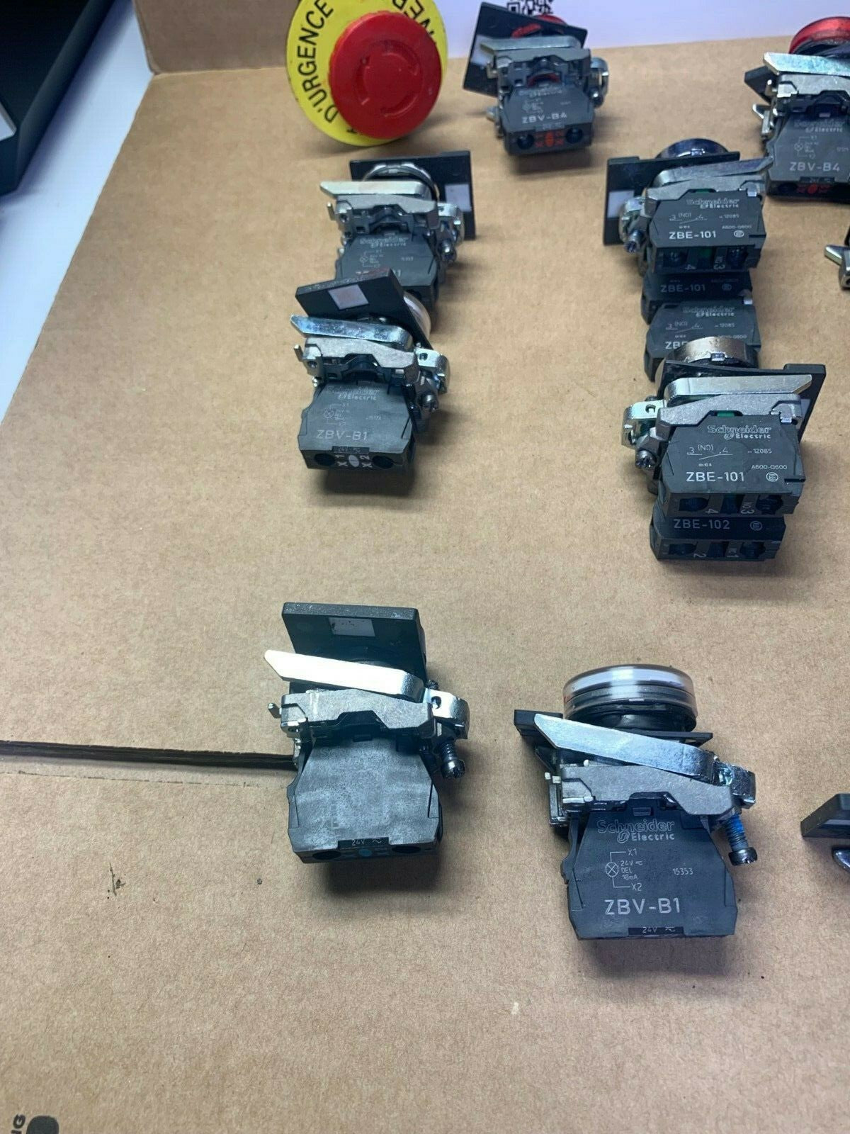 Lot de 21 pc x Telemecanique Contact Block ZBE ZBV ....  Clamp  Switch 