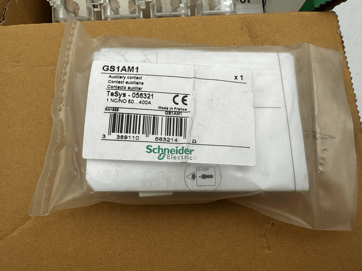 SCHNEIDER ELECTRIC GS2K4 FUSE DISCONNECT SWITCH 4x125A 22x58 + GS1AM1 - KLR Automation