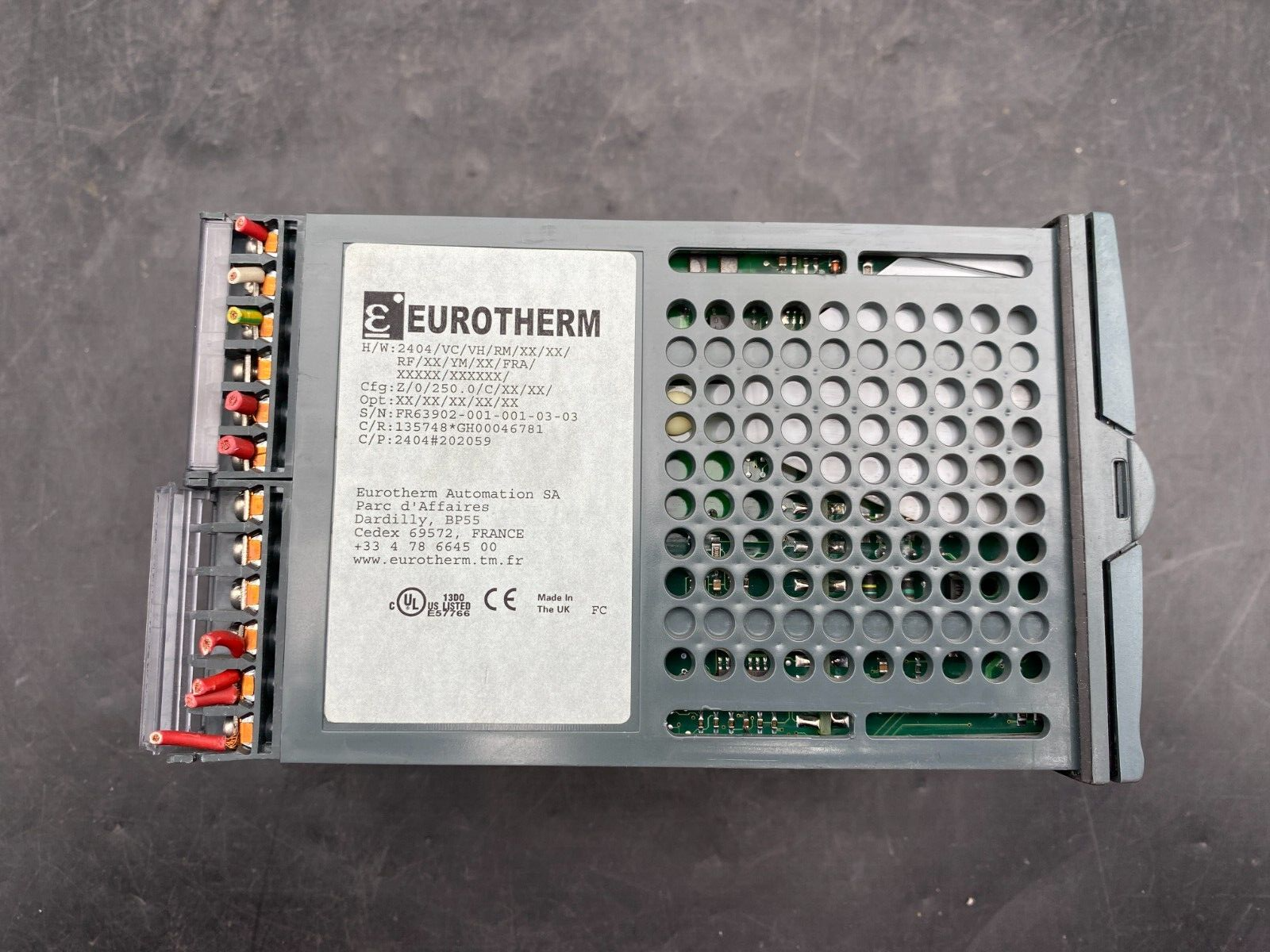 EUROTHERM 2404/VC/VH/RM/XX/XX/RF/XX/YM/XX/FRA REGULATEUR DE TEMPERATURE x1pc