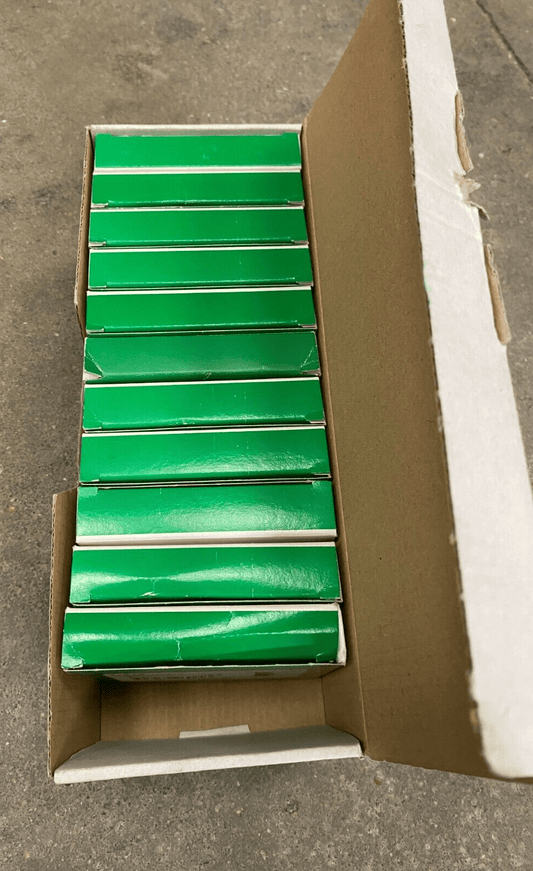 LOT OF 12 NEW SCHNEIDER ELECTRIC 26924 ON OFF AUXILIARY SWITCH OF BB11315 - KLR Automation