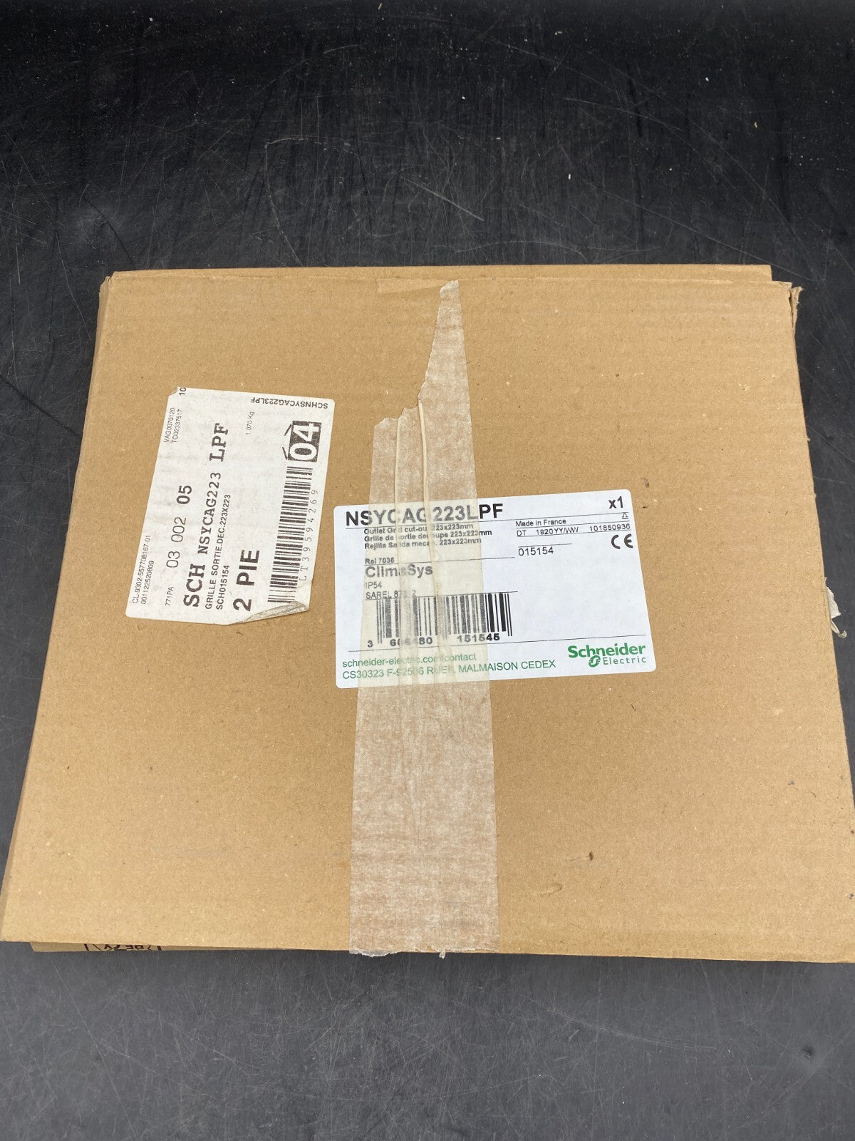 NEW SCHNEIDER ELECTRIC NSYCAG223LPF CLIMASYS OUTLET GRID CUT OUT 223x223mm - KLR Automation