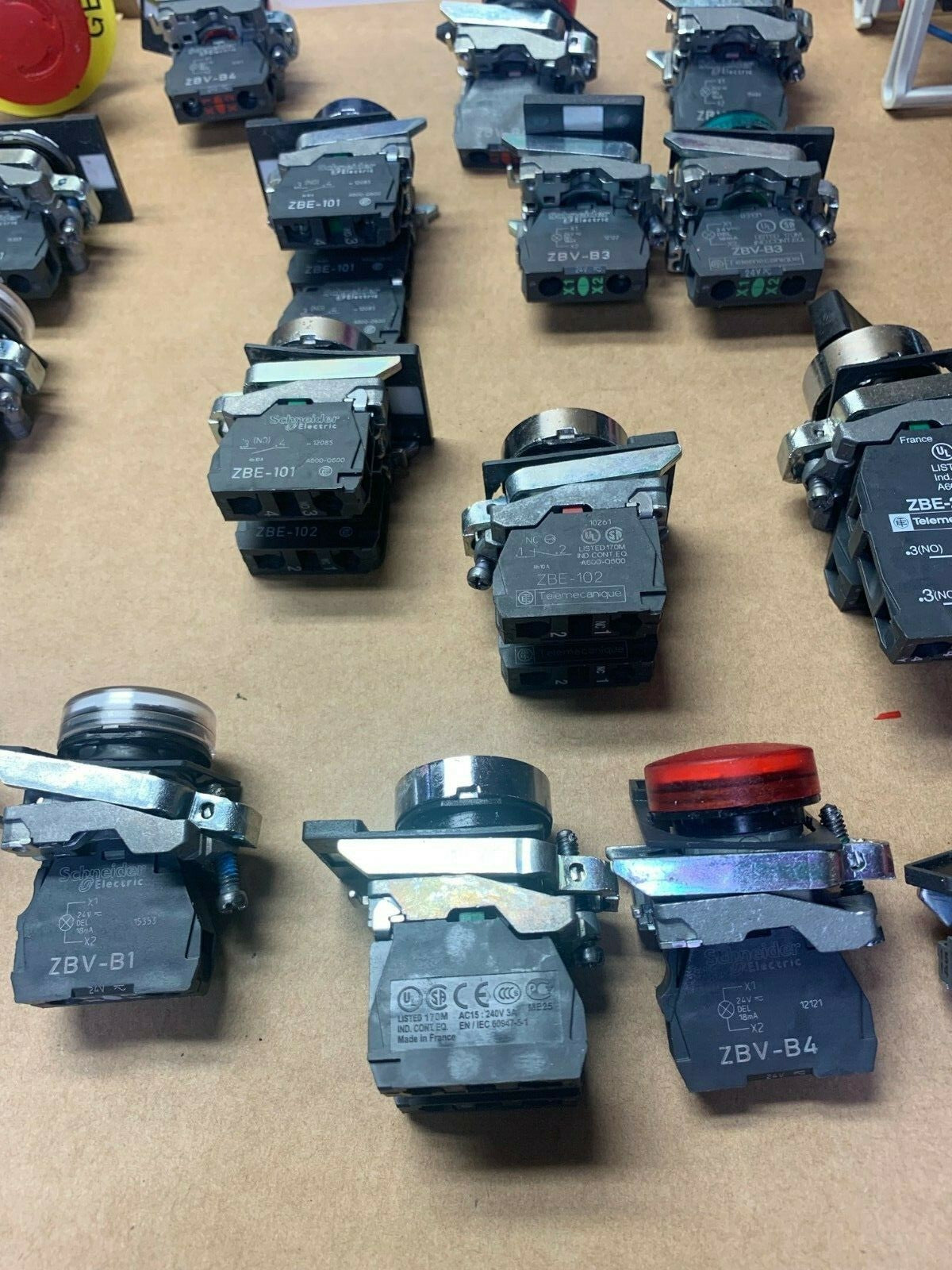 Lot de 21 pc x Telemecanique Contact Block ZBE ZBV ....  Clamp  Switch 