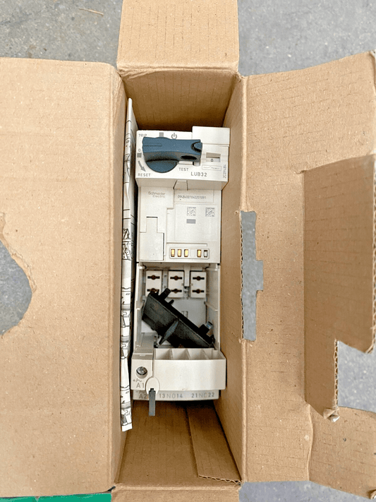 1pc x NEW SCHNEIDER ELECTRIC LUB32 POWER BASE TESYS 036278 - KLR Automation