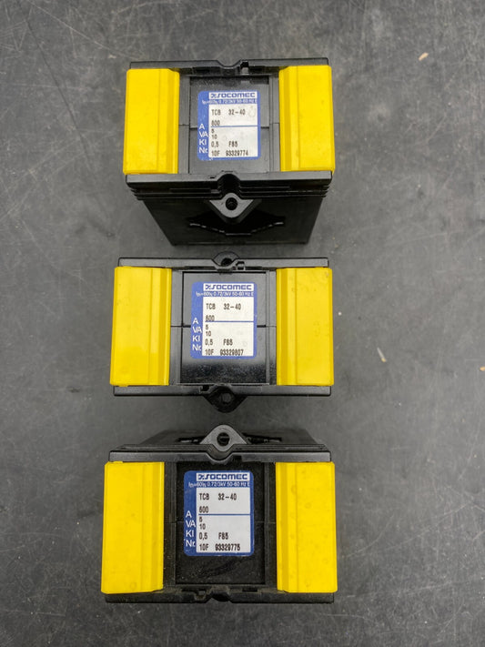 LOT DE 3 SOCOMEC TCB 32-40 600 5A 10VA 0.72/3kV 50-60Hz