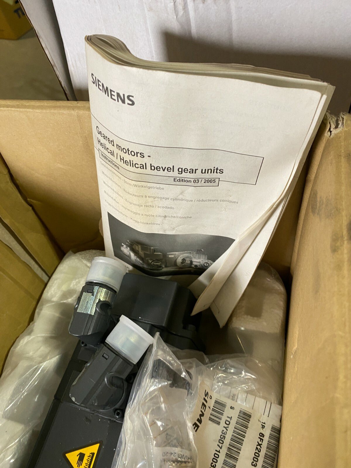 Siemens 1FK7042 - 5AF71 - 1EU5 - Z 1FK70425AF711EU5Z AC synchronous servo gear motor - KLR Automation