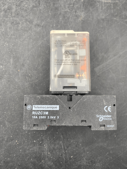 LOT DE 10 SCHNEIDER ELECTRIC RELAIS UNIVERSEL 3 CO RUMC3AB2B7 24V + EMBASE RUZC3 - KLR Automation
