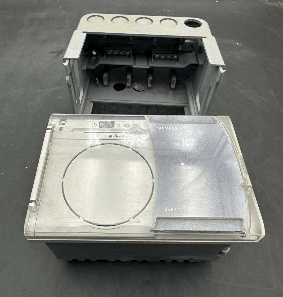 SIEMENS RVP200 RVP200.0 REGULATEUR DE CHAUFFAGE + SUPPORT - KLR Automation
