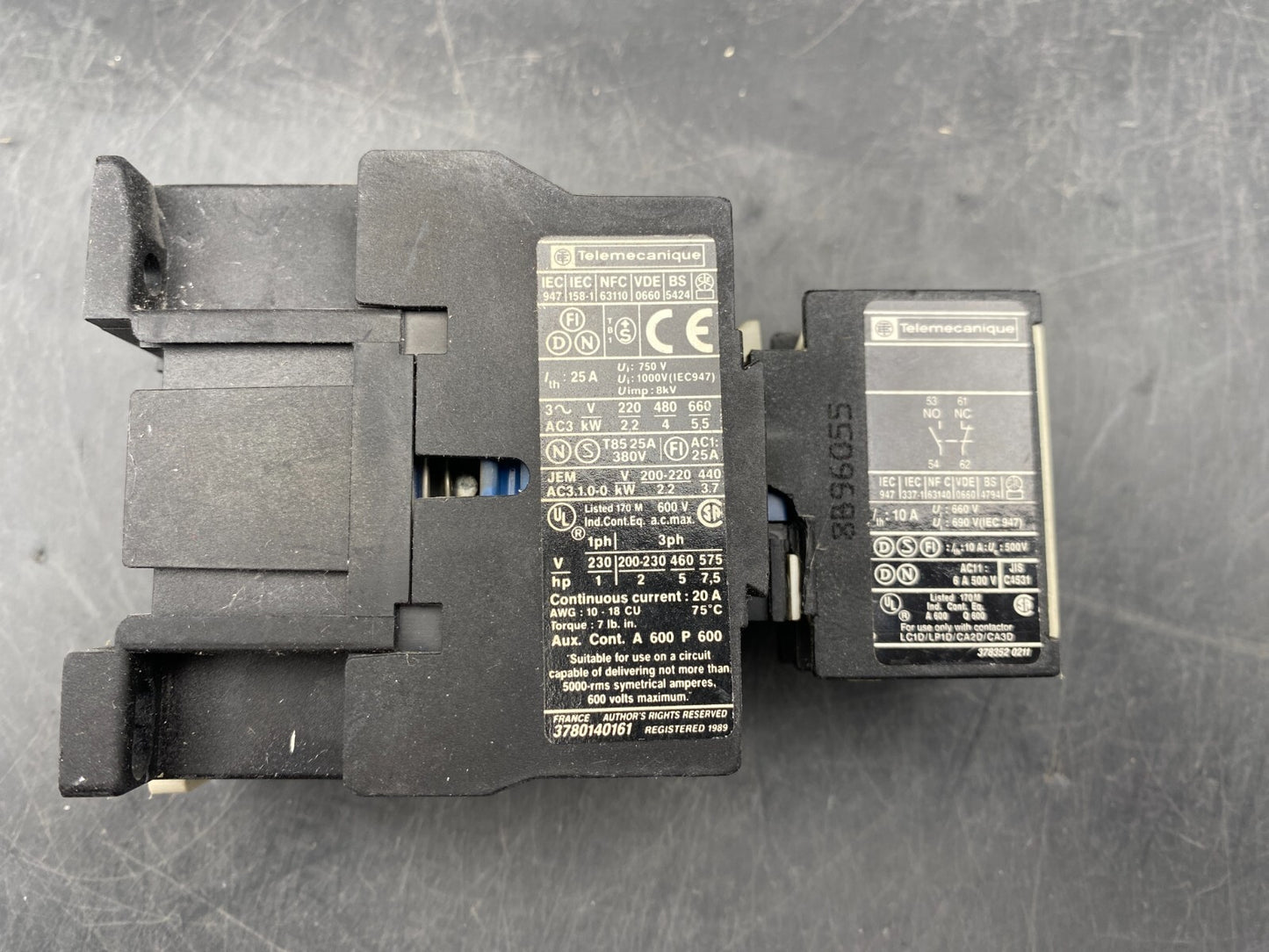 LOT DE 2 TELEMECANIQUE LC1D0910 + LA1DN11