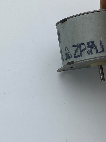 1pc x Crouzet - 82505001 - Synchronous Motor 825050 V=220