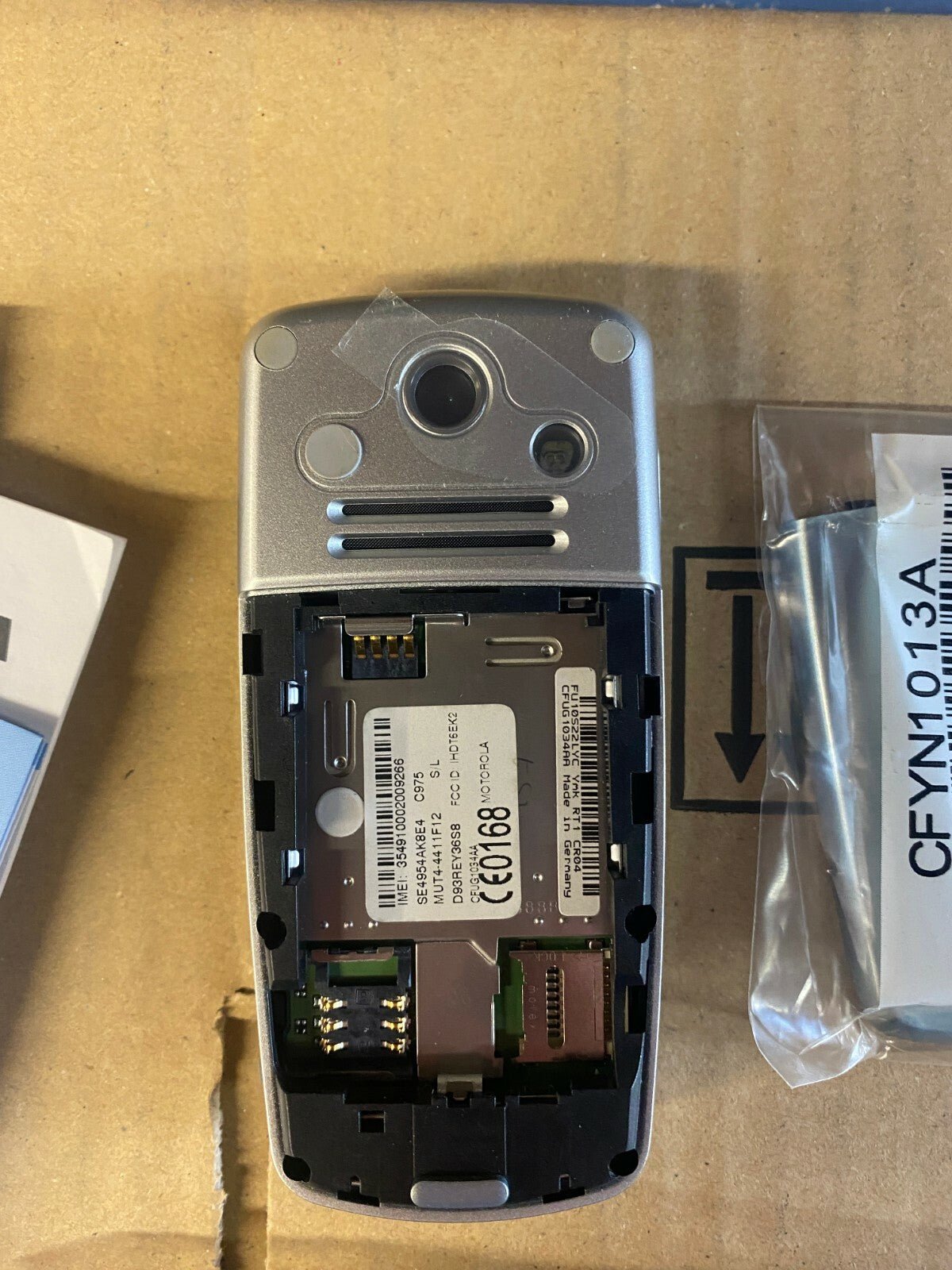 Motorola C975 manque écouteurs, batterie Hs - KLR Automation