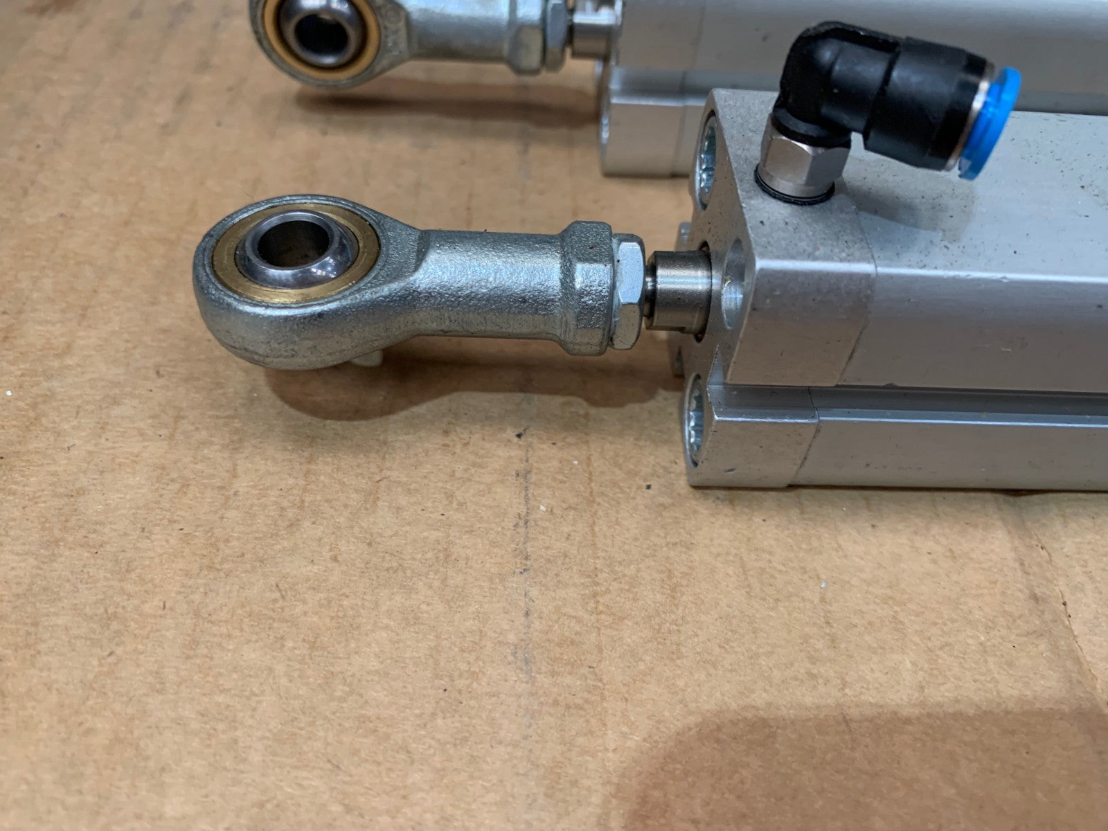 1 x  FESTO 	 Compact cylinder ADN-20-60-A-P-A 536352