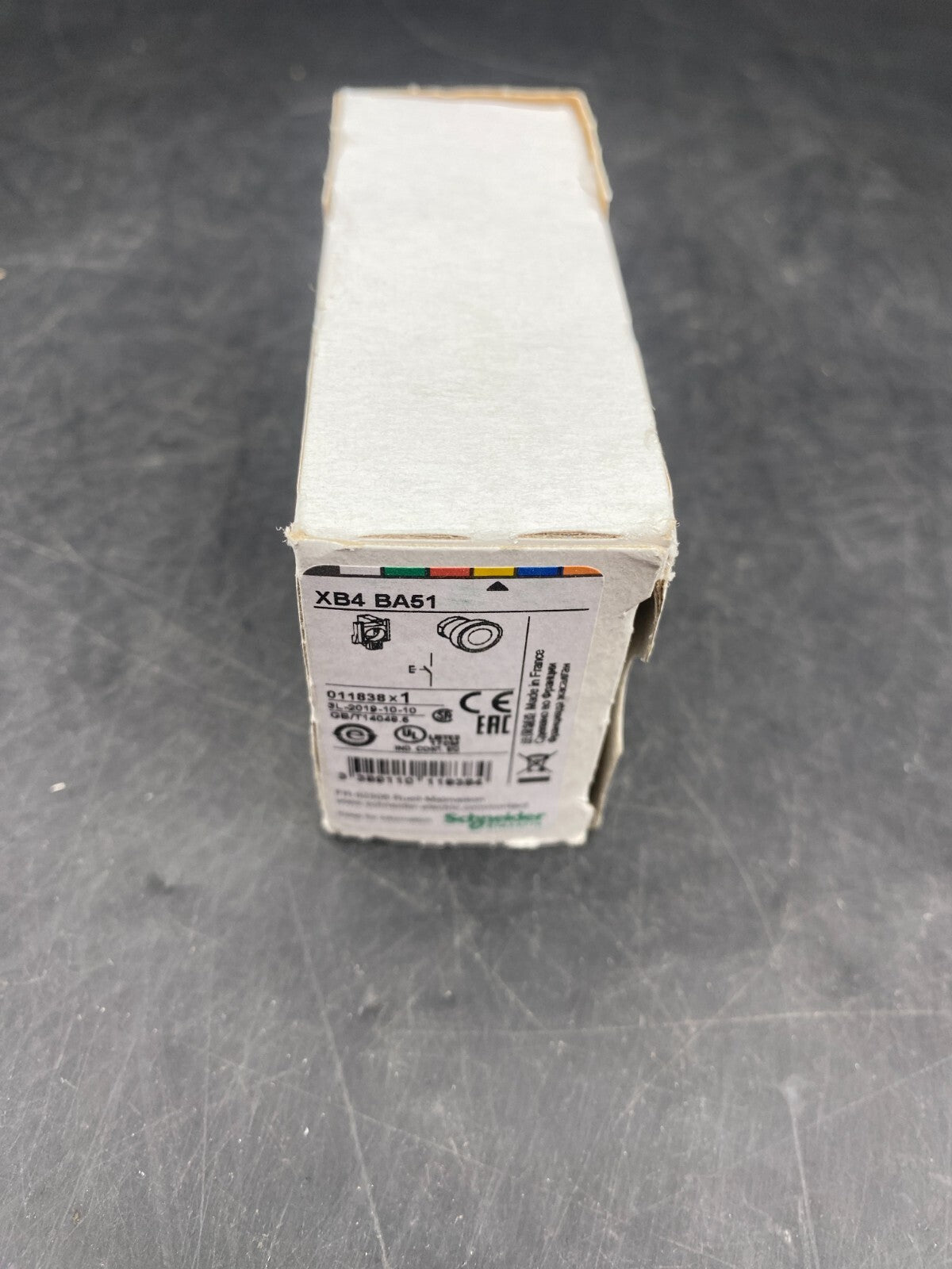 SET OF 13 SCHNEIDER ELECTRIC PUSHBUTTON SWITCH XB5AA21 ZB4 BV013 XB4BA51 XB4BD33 - KLR Automation