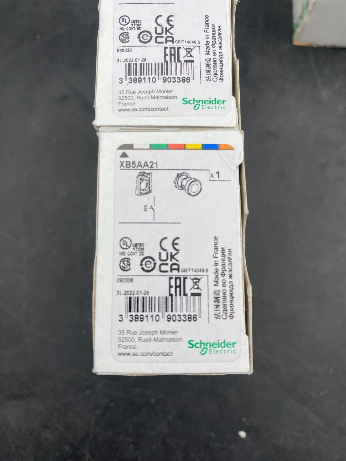 SET OF 13 SCHNEIDER ELECTRIC PUSHBUTTON SWITCH XB5AA21 ZB4 BV013 XB4BA51 XB4BD33 - KLR Automation