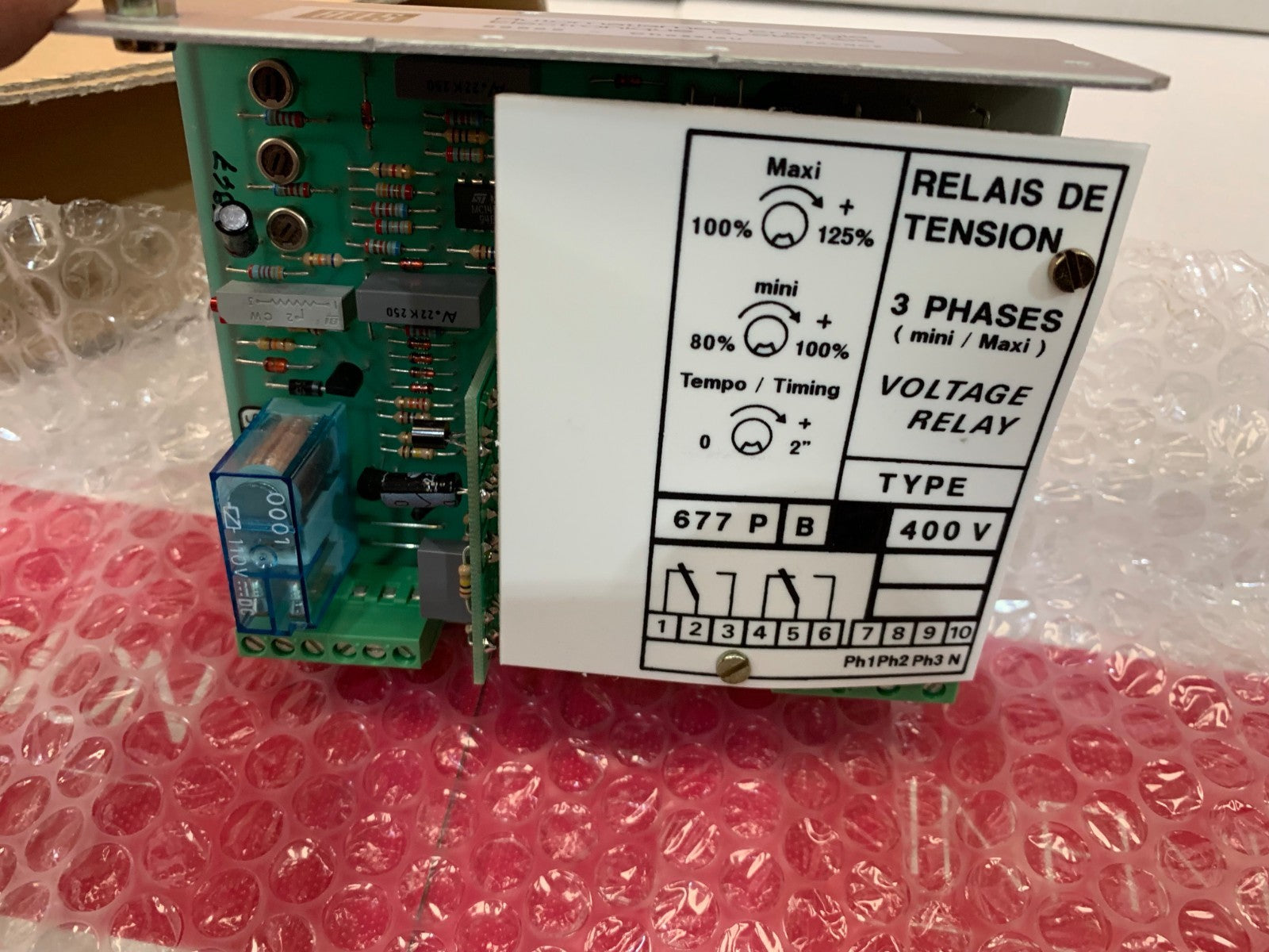 Old Stock AEES Relais de tension 3 phases Type  677 P B 400V