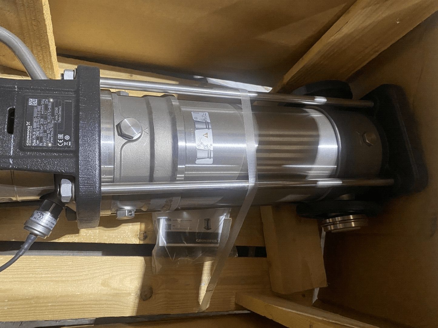 GRUNDFOS CRNE10 - 9 FN - FGJ - A - E - HQQE 5.5kW 3x380 - 500V MGE132SE2 - FF265 - JA - 550 - KLR Automation