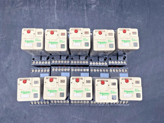 LOT DE 10 SCHNEIDER ELECTRIC RELAIS UNIVERSEL 3 CO RUMC3AB2B7 24V + EMBASE RUZC3 - KLR Automation
