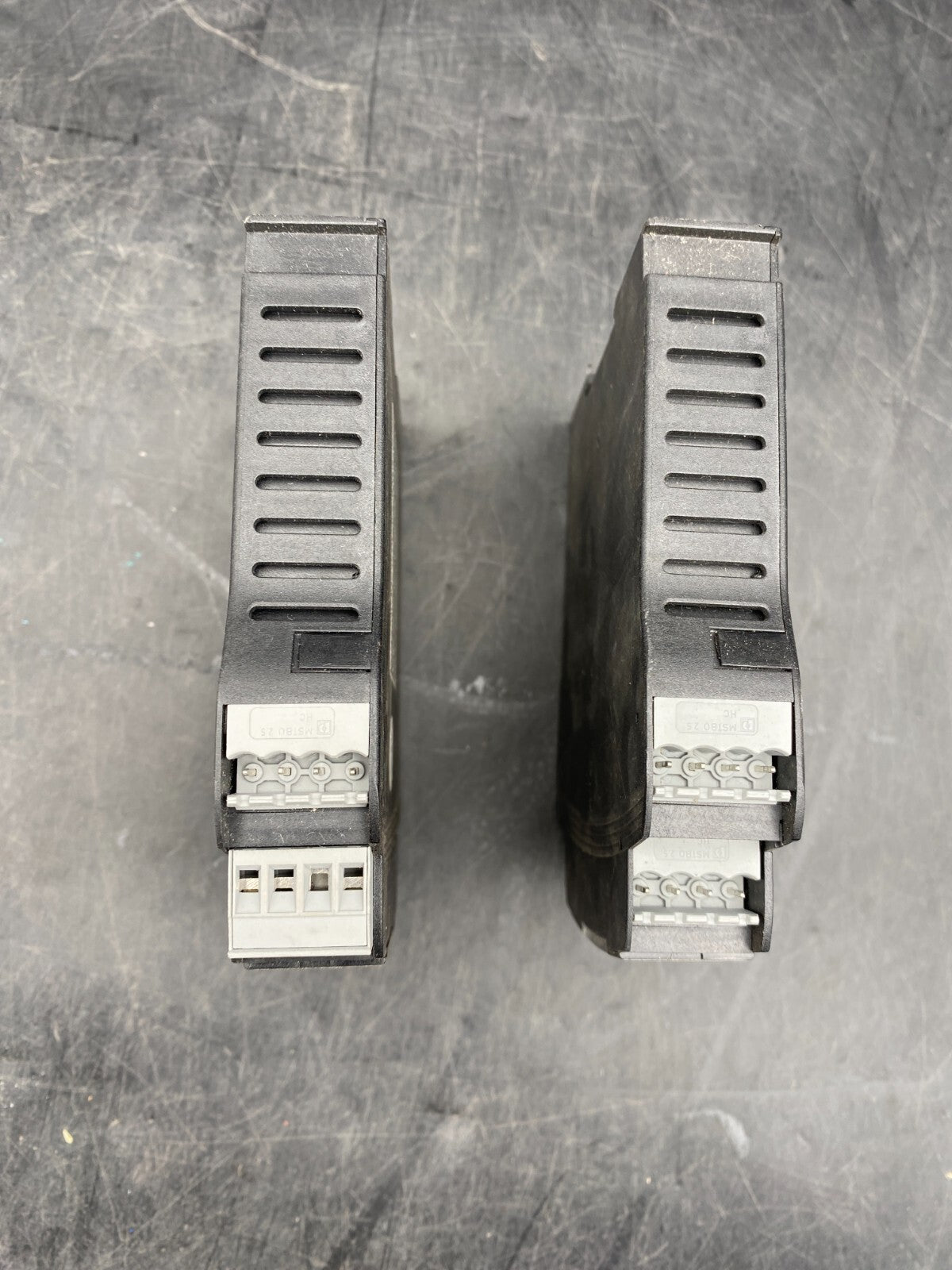 1pc x SCHMERSAL AES1337 250V/6A 24V/6A RELAIS DE SECURITE