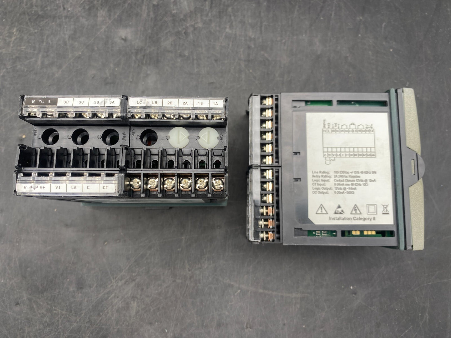 1pc x EUROTHERM 32H8/CC/VH/LRRX/X/XXX/S/FRA/FRA CONTROLEUR DE TEMPERATURE