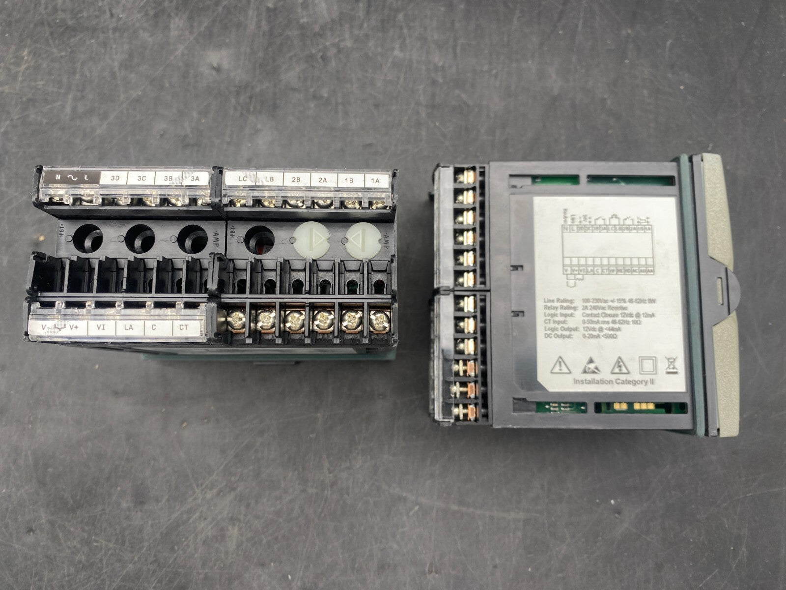 1pc x EUROTHERM 32H8/CC/VH/LRRX/X/XXX/S/FRA/FRA CONTROLEUR DE TEMPERATURE