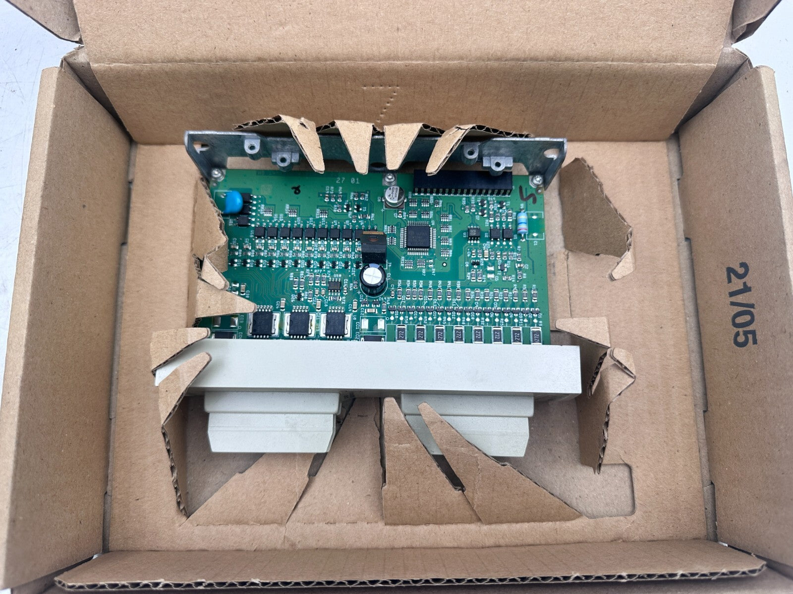 SCHNEIDER ELECTRIC TSXDMZ28DTK TSX MICRO 16I 24VDC + 12Q 0.5A CONN