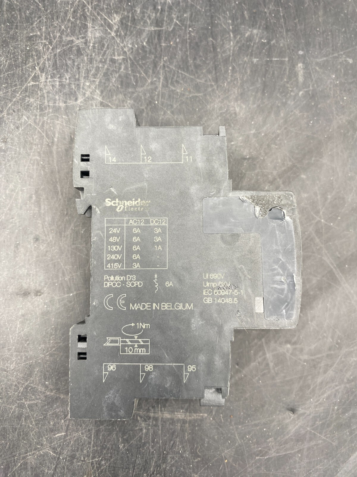 LOT OF 2 SCHNEIDER ELECTRIC 19072 OF + SD AUXILIARY SWITCH - KLR Automation