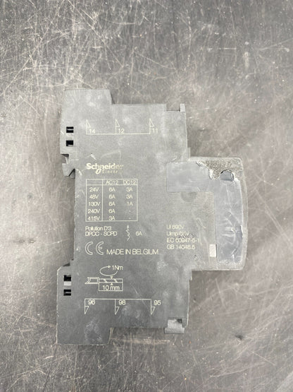 LOT OF 2 SCHNEIDER ELECTRIC 19072 OF + SD AUXILIARY SWITCH - KLR Automation