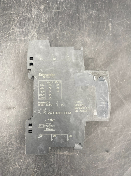 LOT OF 2 SCHNEIDER ELECTRIC 19072 OF + SD AUXILIARY SWITCH - KLR Automation