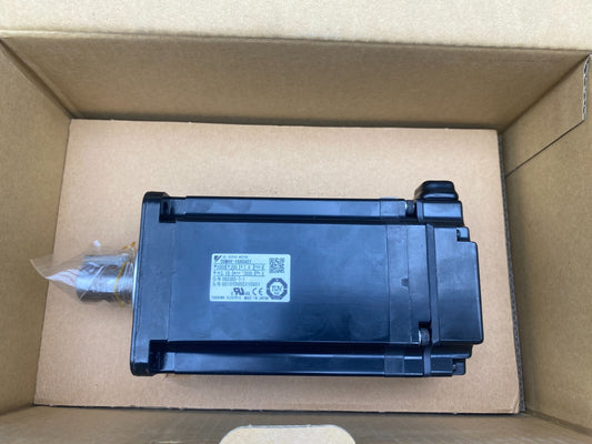 YASKAWA SGMAV-10ADA61 0G0380-7-1 1000W 200V 7.4A  3.18 NM 3000/MIN SERVO MOTOR