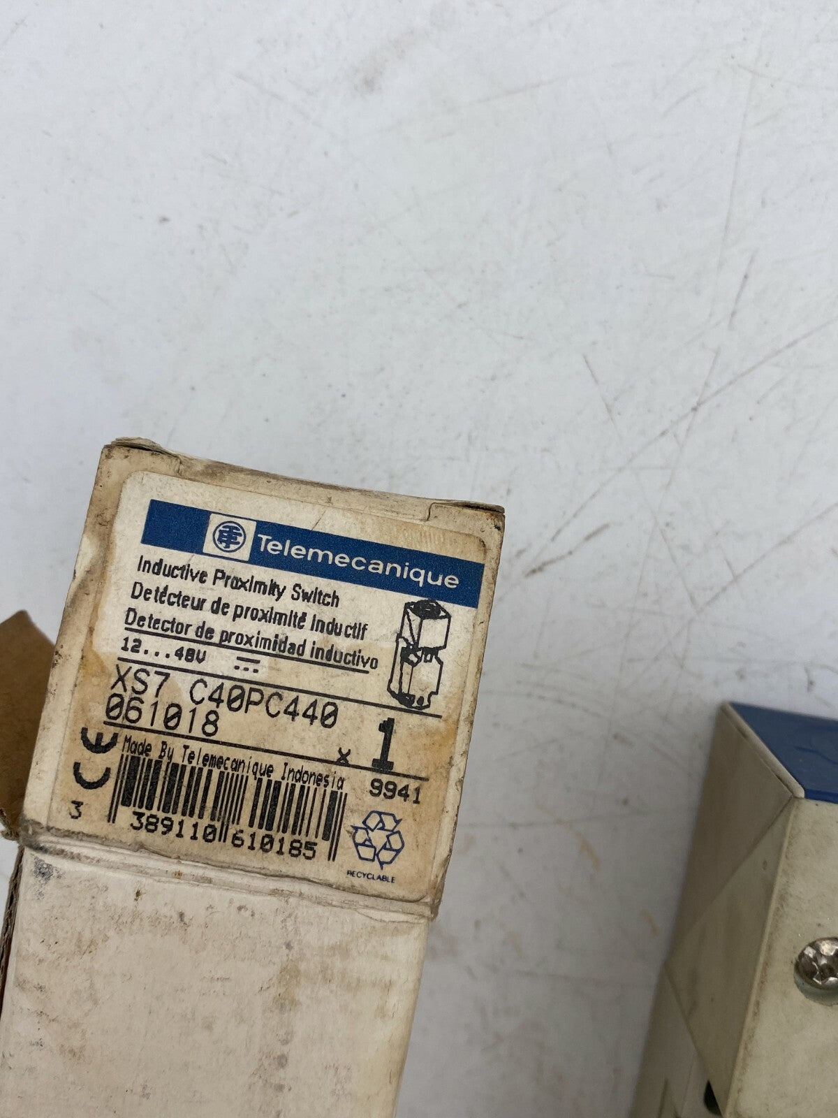 1 pc x TELEMECANIQUE XS7-C40PC440 Détecteur inductif de proximité 12 48V