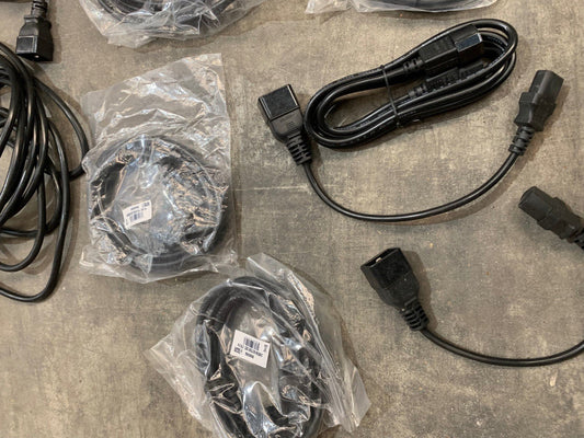 Lot environ 20 cable Rallonge d'alimentation C14 / C13 APC Onduleur Serveur - KLR Automation