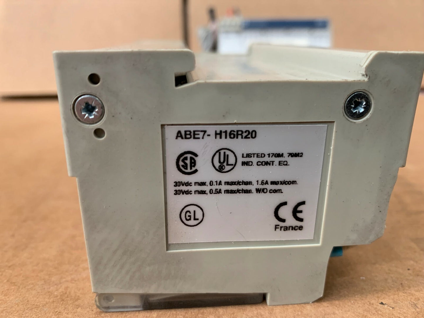 8 x .  TELEMECANIQUE ABE7-H16R20 TELEFAST RELAY