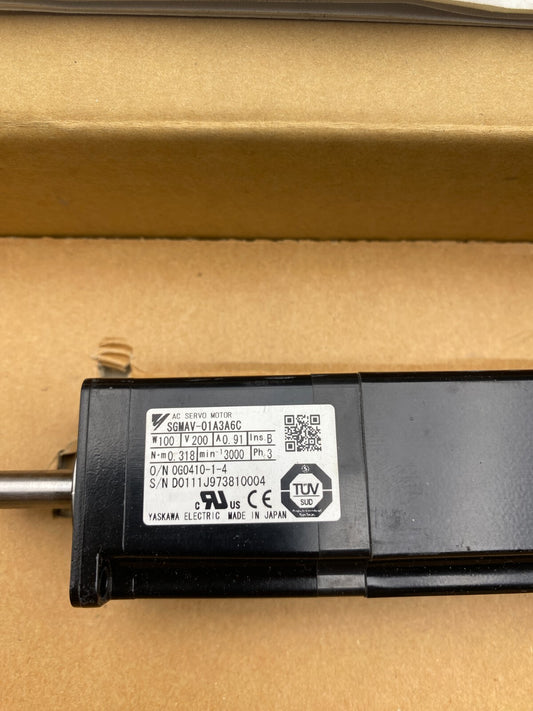 YASKAWA SGMAV-01A3A6C 0G0410-1 100W 200V 0.91A 3PH 3000 MIN-1 0.318 Nm x1pc