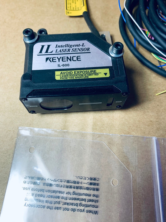 Keyence IL-1050 Sensor Intelligent-L Laser Sensor + IL-600 Sensor Head