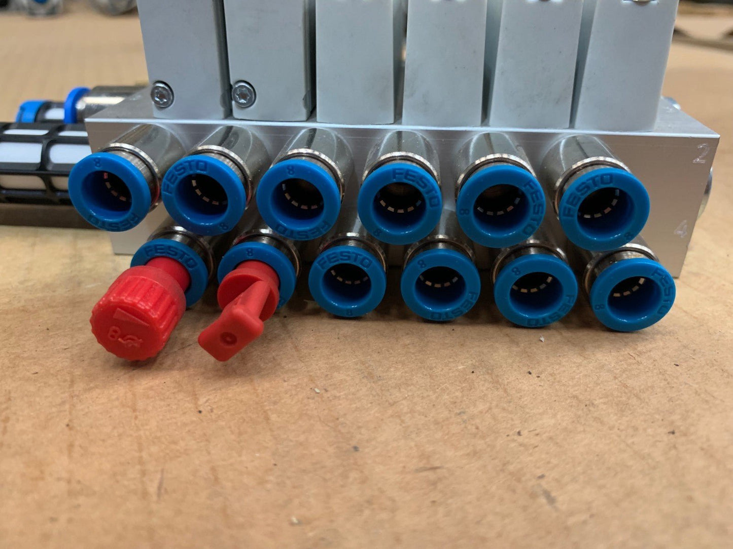 Festo Manifold assembly VTUG - S 572230 3S7PLPRH3FV + 2x VUVG - B14 - B52 - ZT - F - 1T1L - KLR Automation