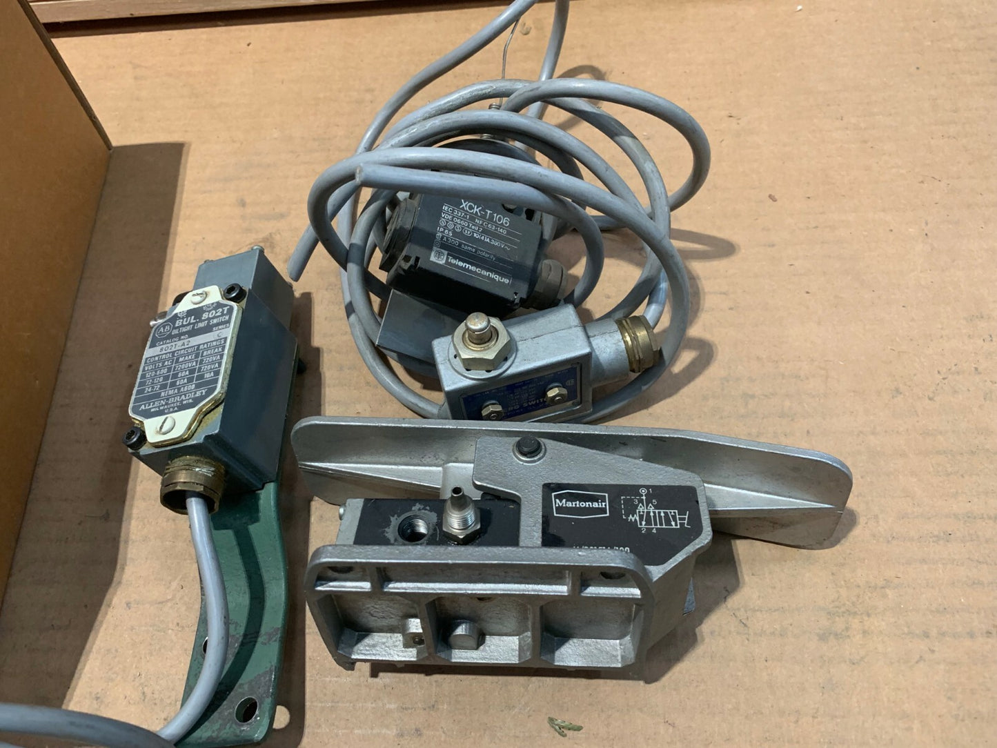  Old Stock Martonair M/20151A/109  + Bul.802T +  Micro Switch BZE-2RQ