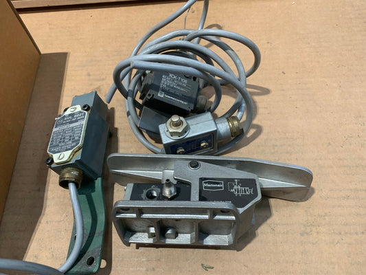 Old Stock Martonair M/20151A/109  + Bul.802T +  Micro Switch BZE-2RQ
