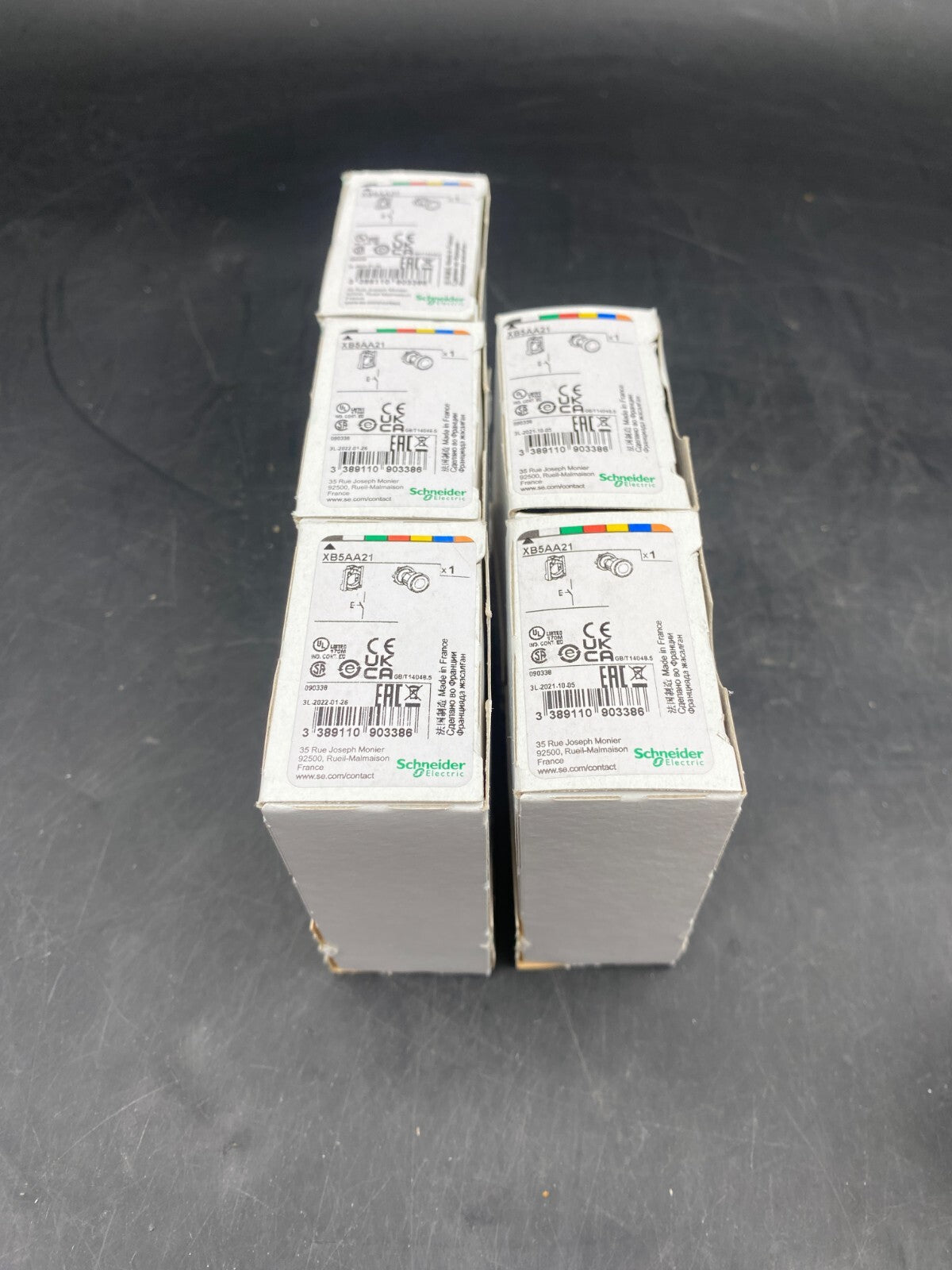 SET OF 13 SCHNEIDER ELECTRIC PUSHBUTTON SWITCH XB5AA21 ZB4 BV013 XB4BA51 XB4BD33 - KLR Automation