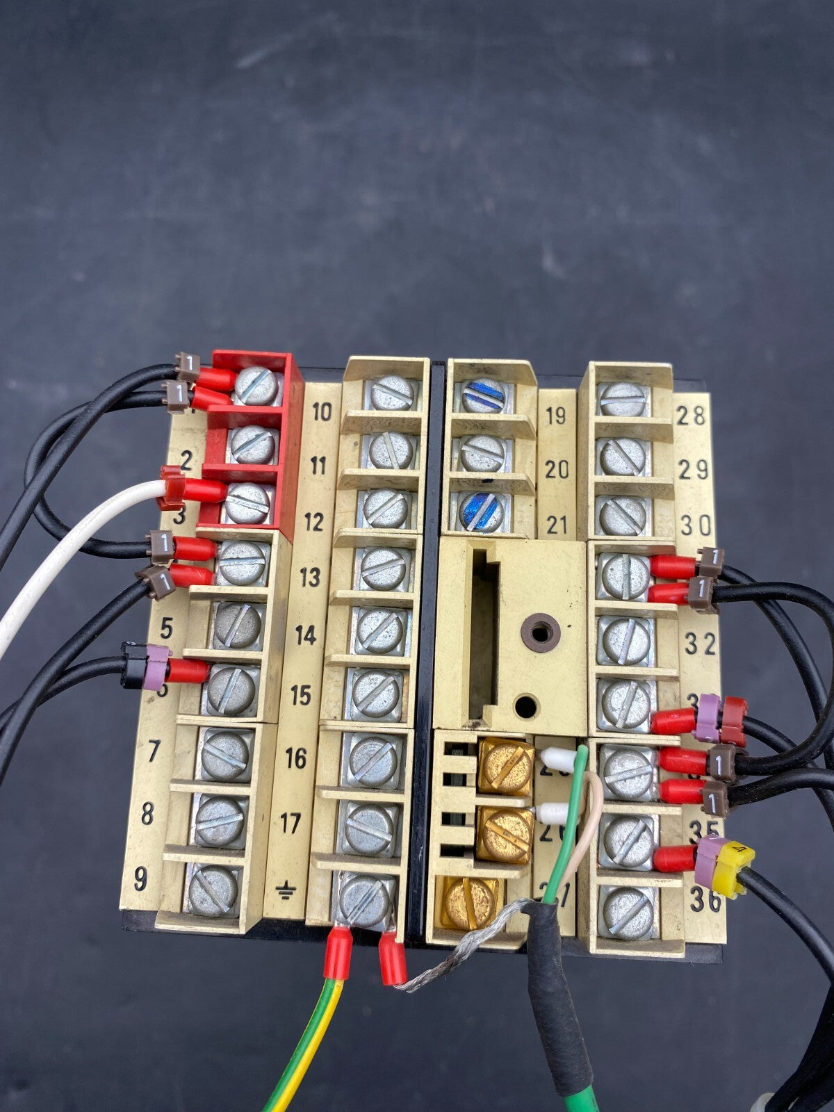 EUROTHERM 818S/TC/RCLY TEMPERATURE CONTROLLER