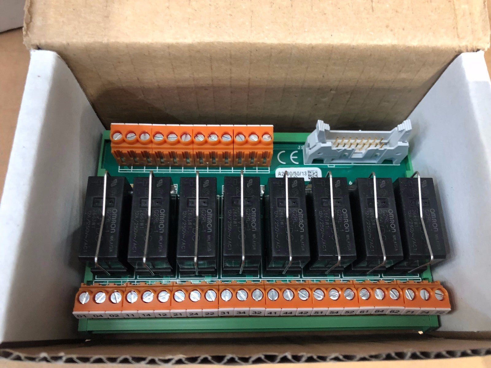 Saia Relay Interface 8 PCD transistor outputs, 24 screw terminals PCD2.K551 - KLR Automation