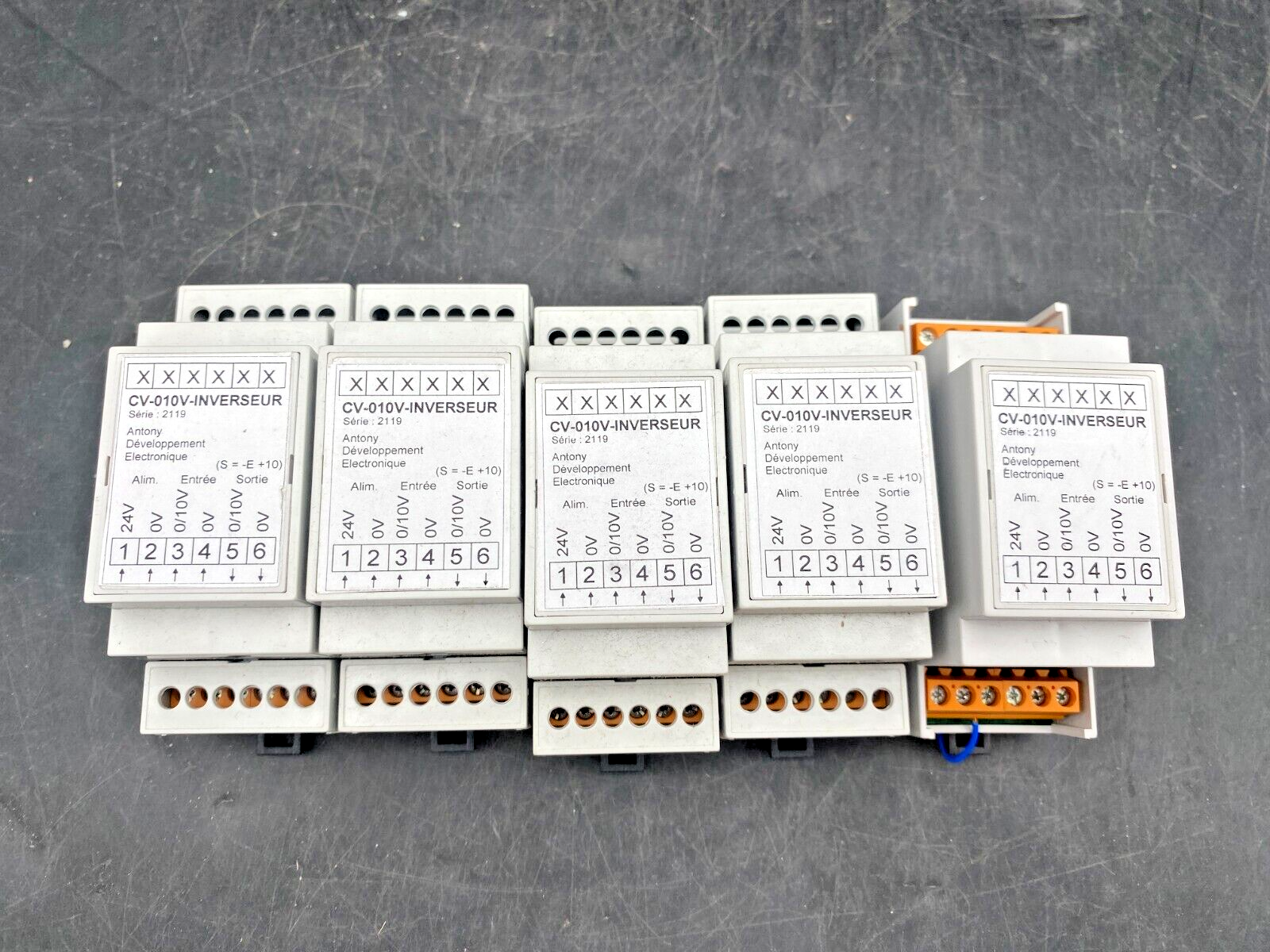 LOT DE 5 CV-010V-INVERSEUR SERIE 2119