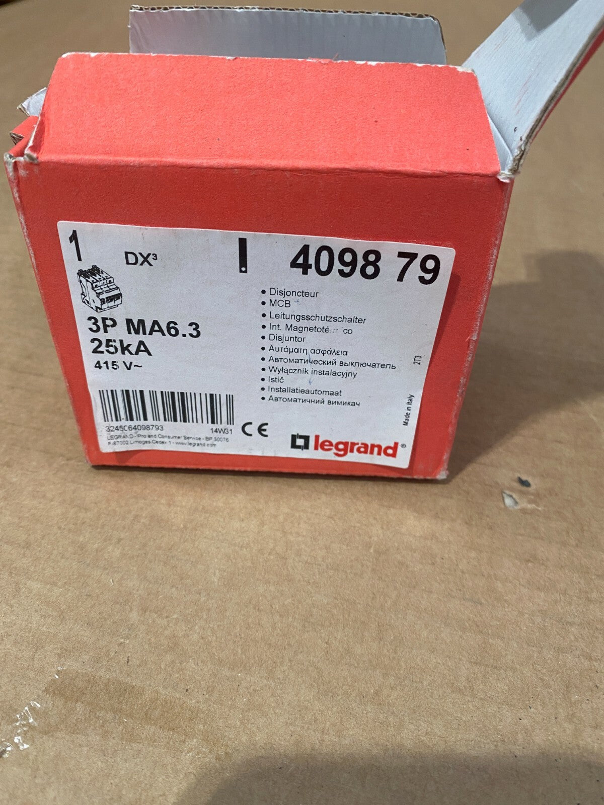 disjoncteur DX³ tripolaire MA6.3 - legrand 409879 4098 79