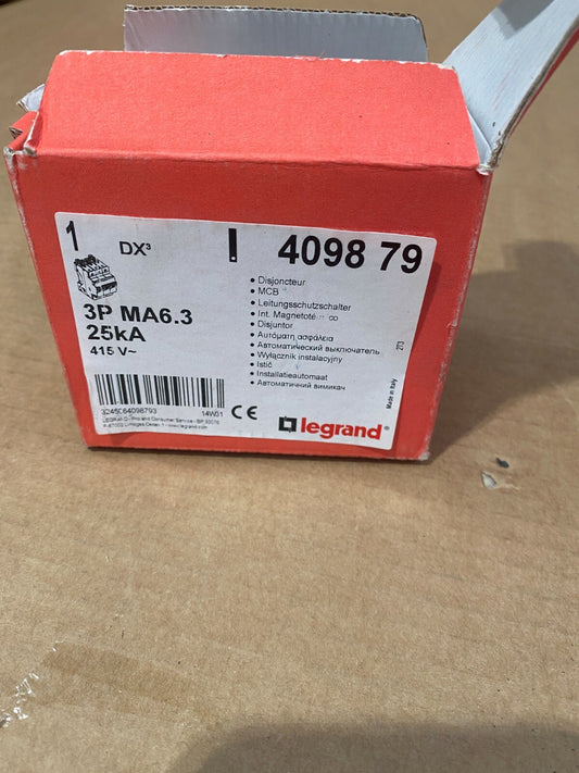 disjoncteur DX³ tripolaire MA6.3 - legrand 409879 4098 79