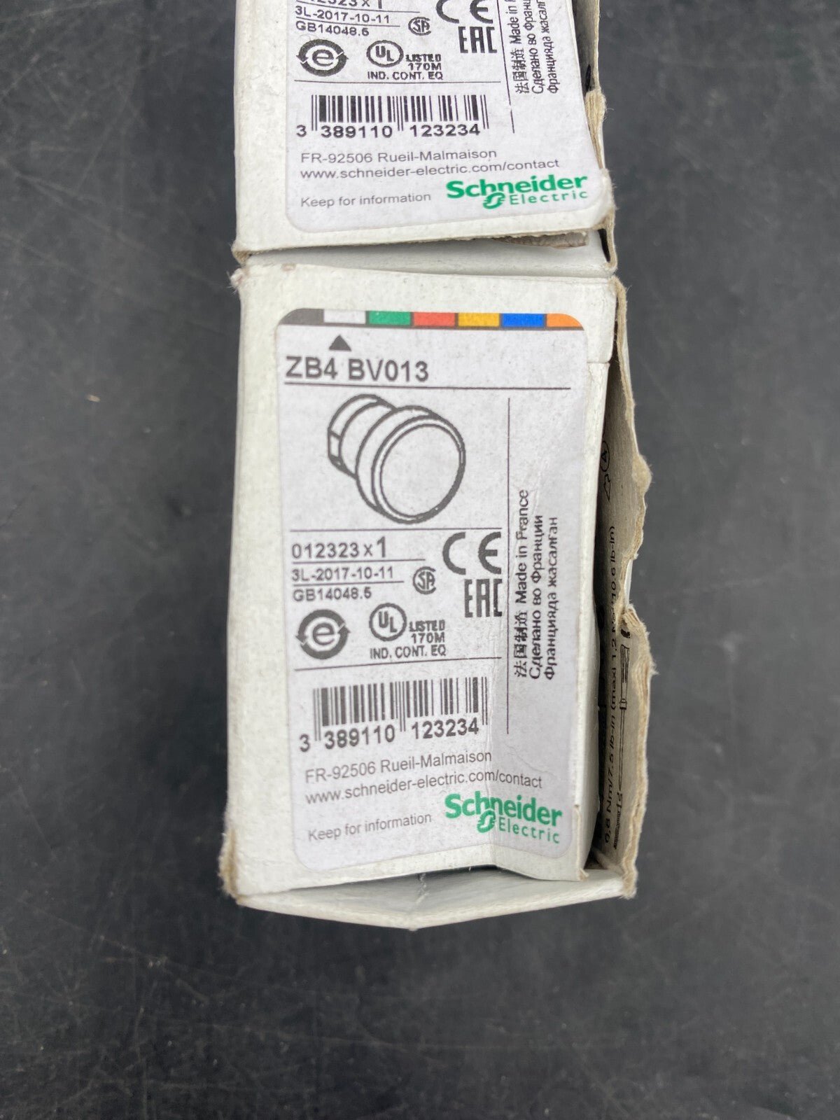 SET OF 13 SCHNEIDER ELECTRIC PUSHBUTTON SWITCH XB5AA21 ZB4 BV013 XB4BA51 XB4BD33 - KLR Automation