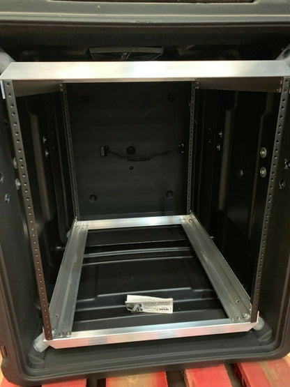 1 SKB Cases Deep Roto Molded Deep Rack Case etanche militaire .see photo - KLR Automation