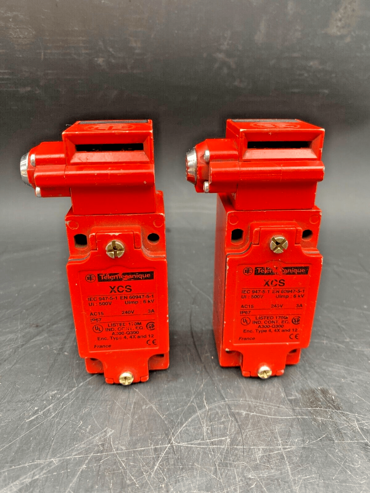 LOT OF 2 TELEMECANIQUE XCS XCS - C501 SAFETY LIMIT SWITCH - KLR Automation