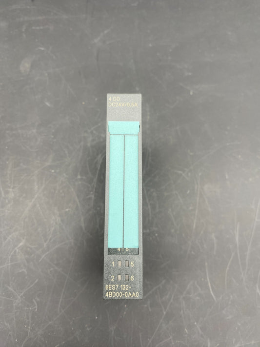 1pc x SIEMENS SIMATIC S7 6ES7 132-4BD00-0AA0  6ES71324BD000AA0 4DO DC24V/0.5A
